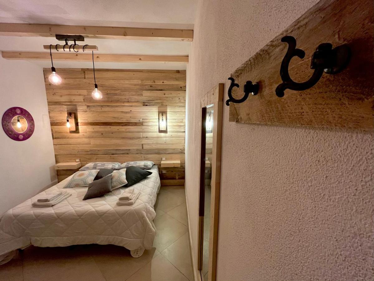 Iknos Guest House Olbia Buitenkant foto