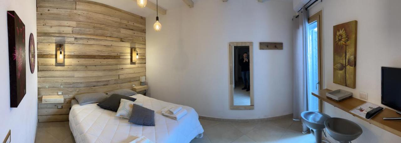 Iknos Guest House Olbia Buitenkant foto